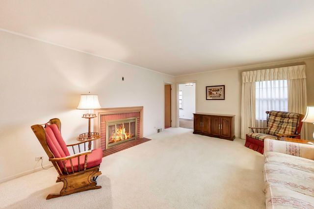 8012 Davis Street, Niles, IL 60714