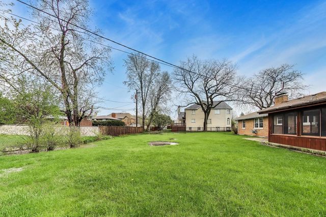 8012 Davis Street, Niles, IL 60714