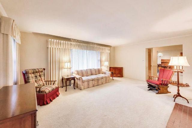 8012 Davis Street, Niles, IL 60714