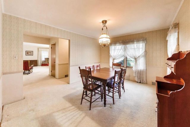 8012 Davis Street, Niles, IL 60714