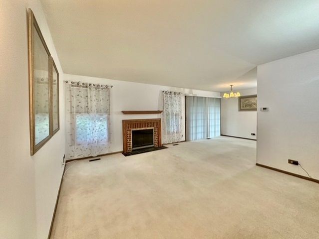 1811 Fox Run Drive B, Elk Grove Village, IL 60007