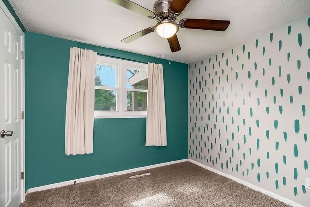 8109 N Summit Road, Kansas City, MO 64118