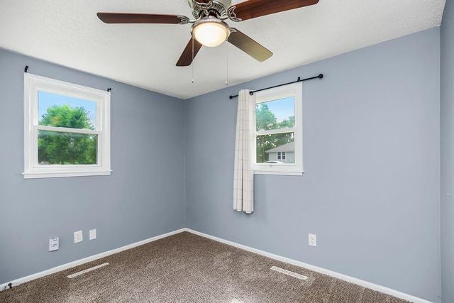 8109 N Summit Road, Kansas City, MO 64118
