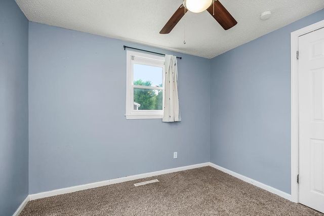8109 N Summit Road, Kansas City, MO 64118
