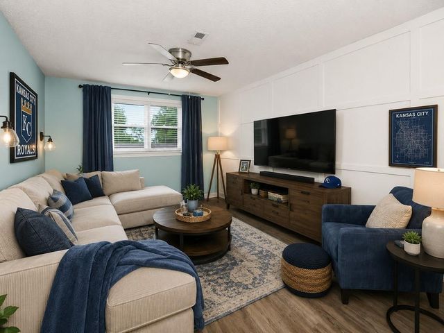 8109 N Summit Road, Kansas City, MO 64118