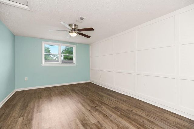 8109 N Summit Road, Kansas City, MO 64118