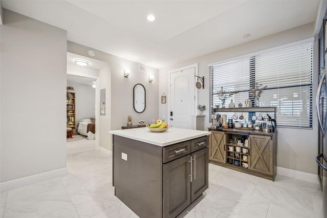 16300 COUNTY ROAD 455 503, Montverde, FL 34756