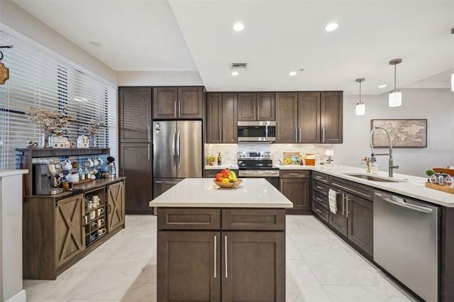 16300 COUNTY ROAD 455 503, Montverde, FL 34756