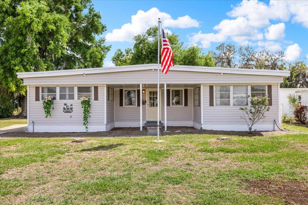 11504 HICKORY LANE, Tavares, FL 32778