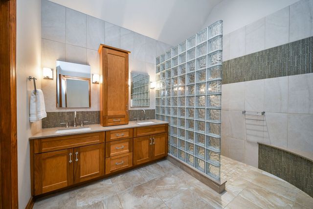 2009 MacKenzie Place 2009, Wheaton, IL 60187