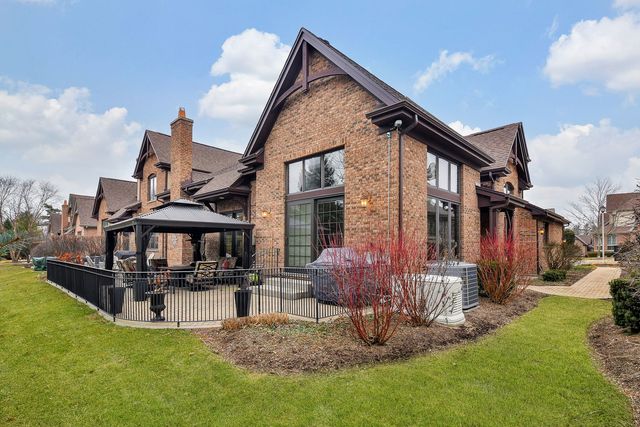 2009 MacKenzie Place 2009, Wheaton, IL 60187