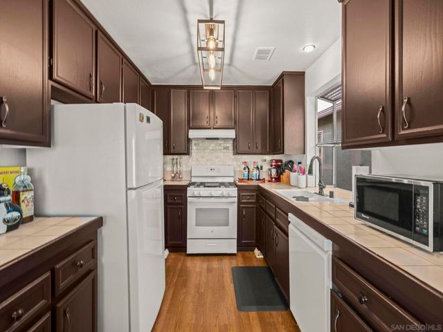 406 408 & 408B E Ave, Coronado, CA 92118