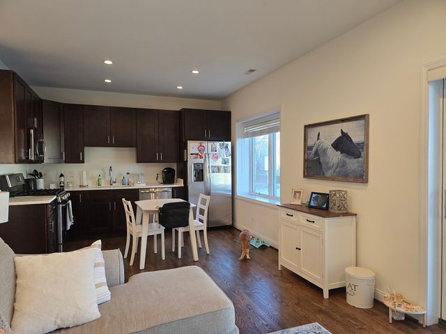 723 W 34th Street 2E, Chicago, IL 60609