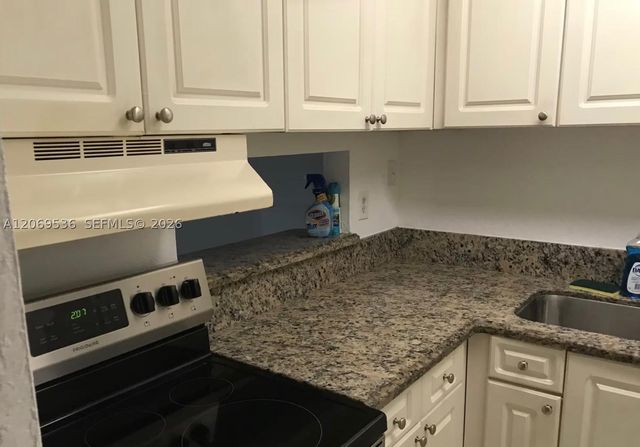9445 SW 76th St U1, Miami, FL 33173