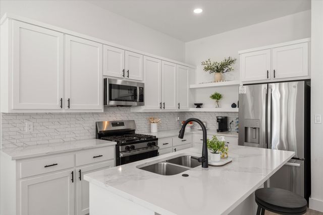 196 W 17th Street, Mt Pleasant, TX 75455