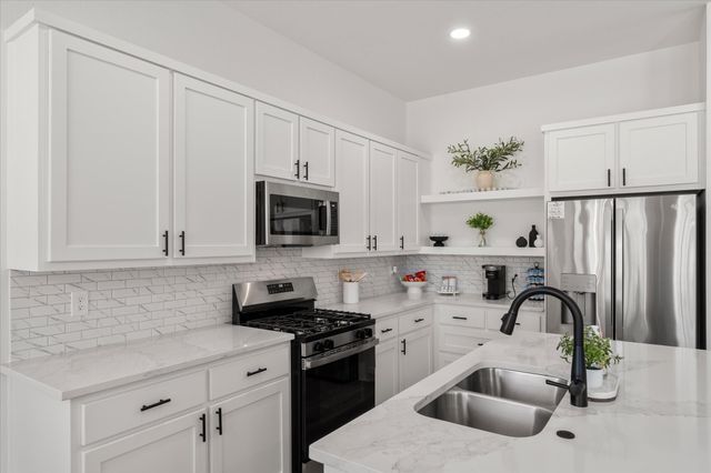196 W 17th Street, Mt Pleasant, TX 75455