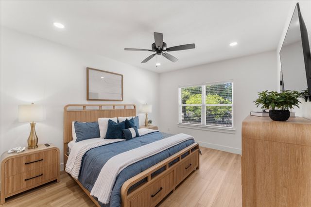 196 W 17th Street, Mt Pleasant, TX 75455