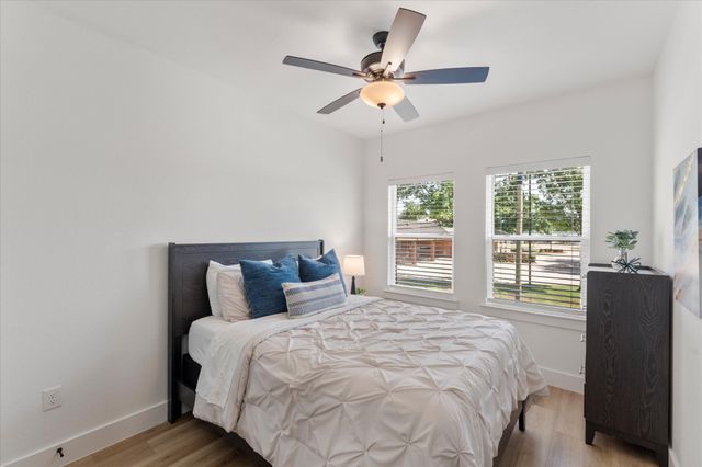 196 W 17th Street, Mt Pleasant, TX 75455