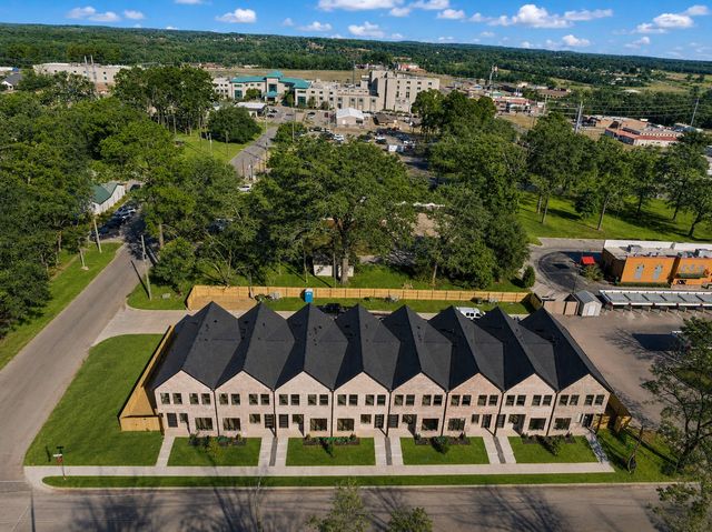 196 W 17th Street, Mt Pleasant, TX 75455