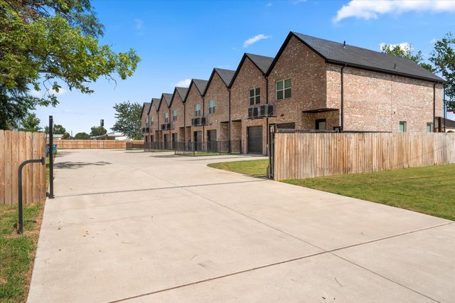 196 W 17th Street, Mt Pleasant, TX 75455