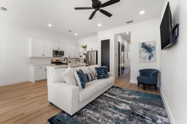 196 W 17th Street, Mt Pleasant, TX 75455