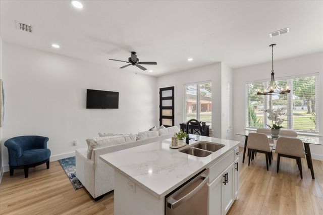 196 W 17th Street, Mt Pleasant, TX 75455