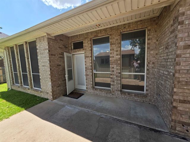 5856 Echo Bluff Drive, Haltom City, TX 76137