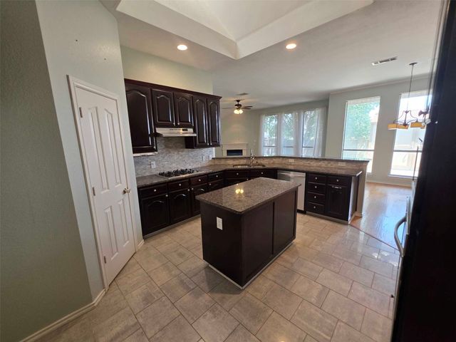 5856 Echo Bluff Drive, Haltom City, TX 76137