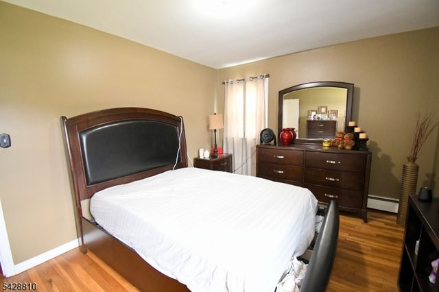 831 Smith St, Linden City, NJ 07036