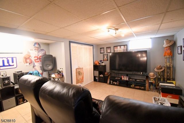 831 Smith St, Linden City, NJ 07036
