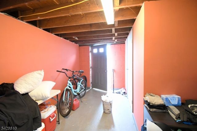 831 Smith St, Linden City, NJ 07036