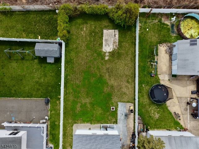 831 Smith St, Linden City, NJ 07036