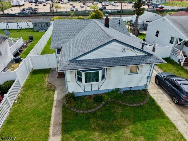 831 Smith St, Linden City, NJ 07036