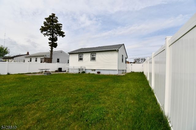 831 Smith St, Linden City, NJ 07036