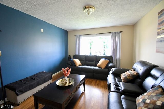 831 Smith St, Linden City, NJ 07036