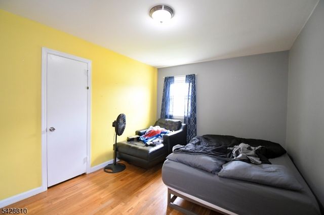831 Smith St, Linden City, NJ 07036