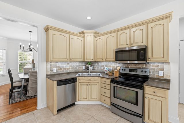 8746 Streamside Drive, Ooltewah, TN 37363