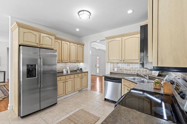 8746 Streamside Drive, Ooltewah, TN 37363