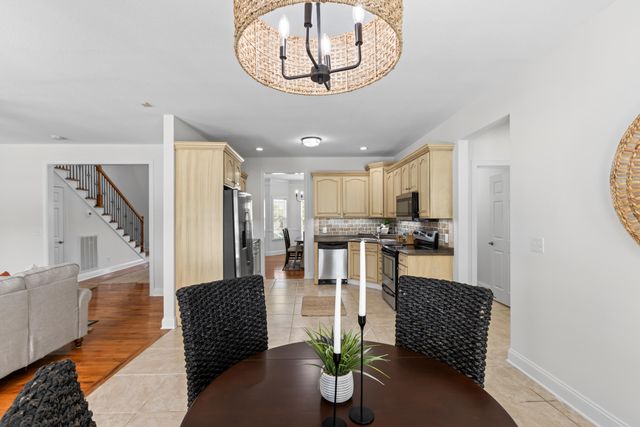 8746 Streamside Drive, Ooltewah, TN 37363