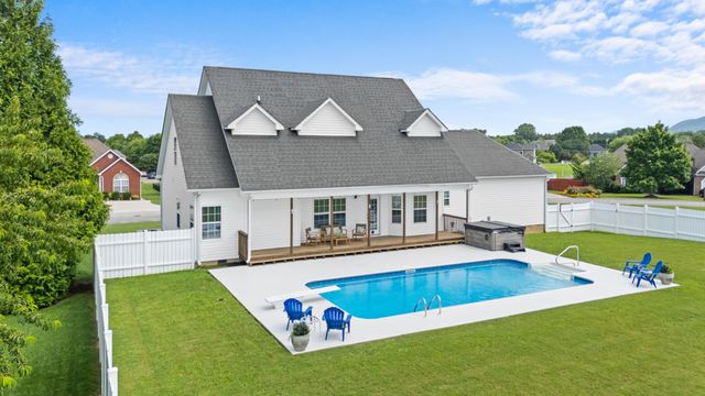 8746 Streamside Drive, Ooltewah, TN 37363