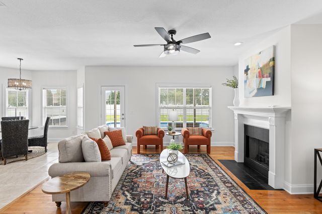 8746 Streamside Drive, Ooltewah, TN 37363