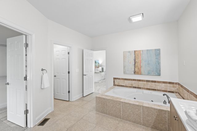 8746 Streamside Drive, Ooltewah, TN 37363