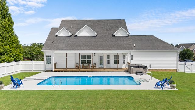 8746 Streamside Drive, Ooltewah, TN 37363