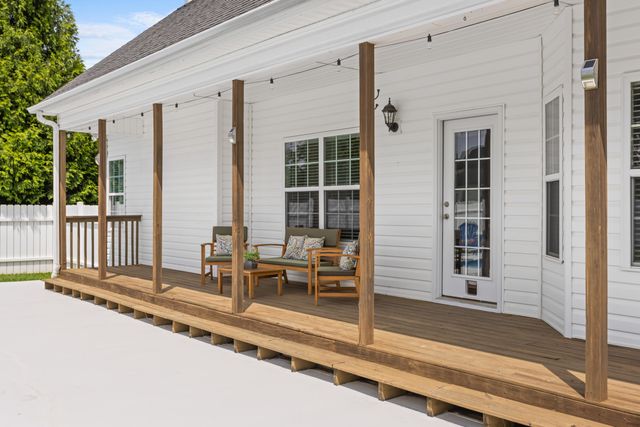 8746 Streamside Drive, Ooltewah, TN 37363