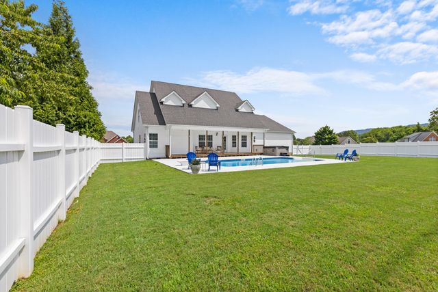 8746 Streamside Drive, Ooltewah, TN 37363