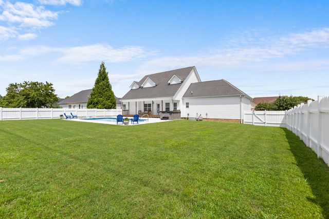 8746 Streamside Drive, Ooltewah, TN 37363