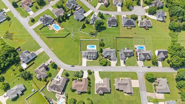 8746 Streamside Drive, Ooltewah, TN 37363