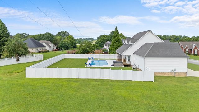 8746 Streamside Drive, Ooltewah, TN 37363