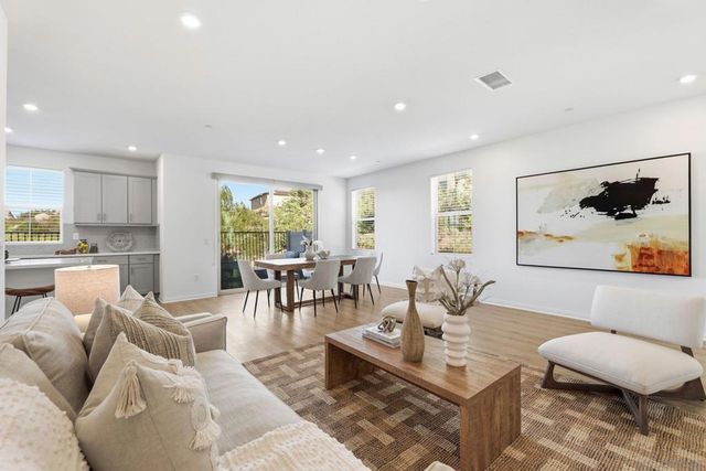 1794 Valley Oak Way, Oceanside, CA 92056