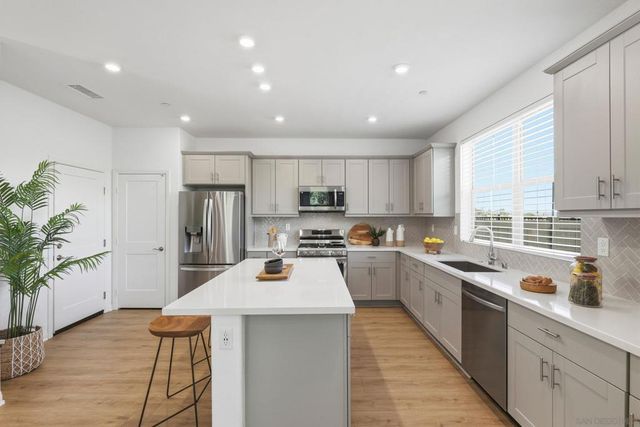 1794 Valley Oak Way, Oceanside, CA 92056